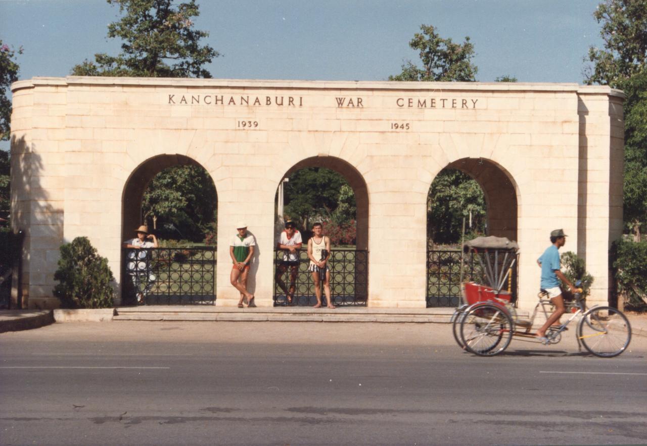 Хостел Bankaikow Канчанабури Экстерьер фото